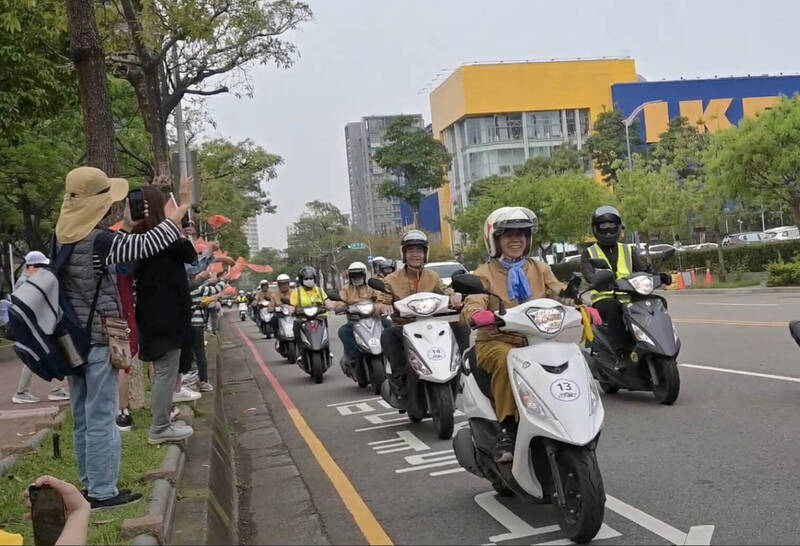 72歲不老騎士「為愛千里」!10天機車環島1027公里,募逾400萬助弱勢長輩