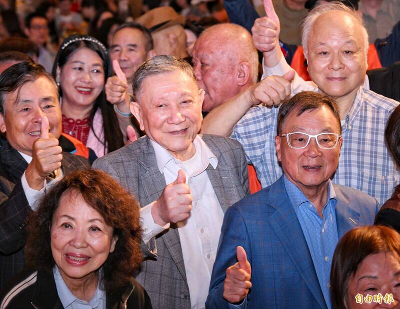 沈慶京京華城案後舞動吉魯巴:眷村聯歡會上的爭議與心境轉折