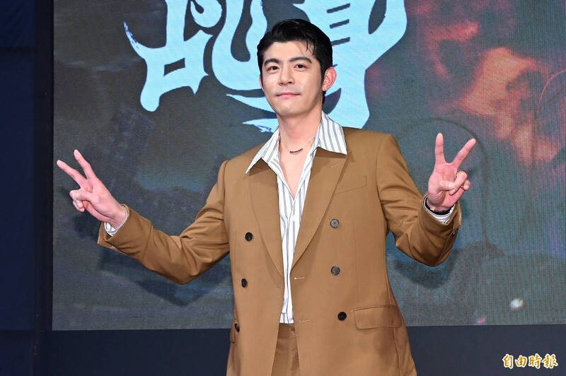 《乩身》王柏傑自曝「嚼檳榔變方臉」 挑戰潮版三太子片場狂「巴柯震東頭」