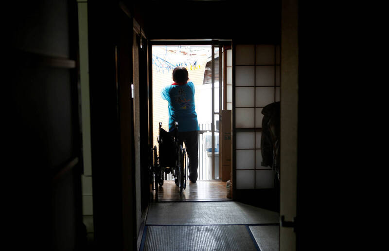 當退休夢碎:62歲全職主婦重返職場,揭露高齡社會「邊工作邊退休」的殘酷現實
