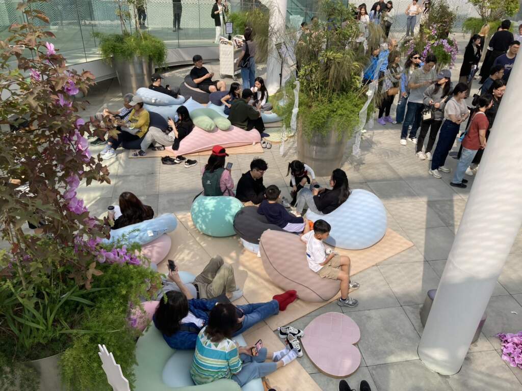 綠美圖「世界的索引」：音樂咖啡交織知識探索，重塑閱讀體驗