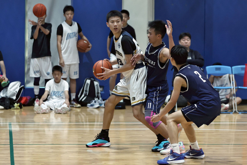 U19籃球聯盟：Mamba制空權宰制賽場，顏睿廷數據揭示藍領價值與潛力