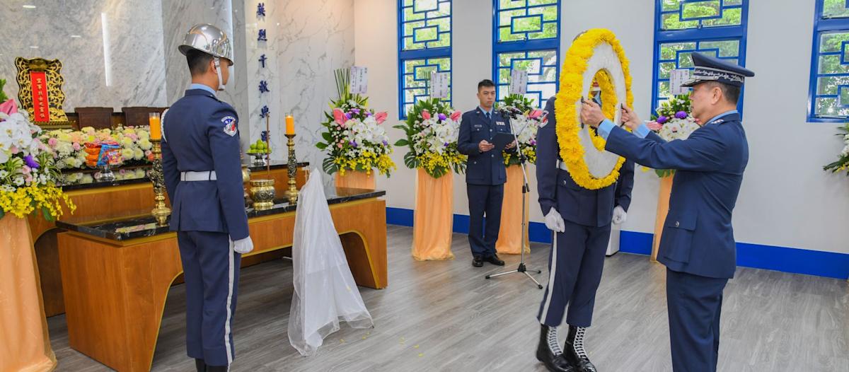 國軍青年節致祭:鄭榮豐上將領銜追思烈士,誓師保家衛國使命