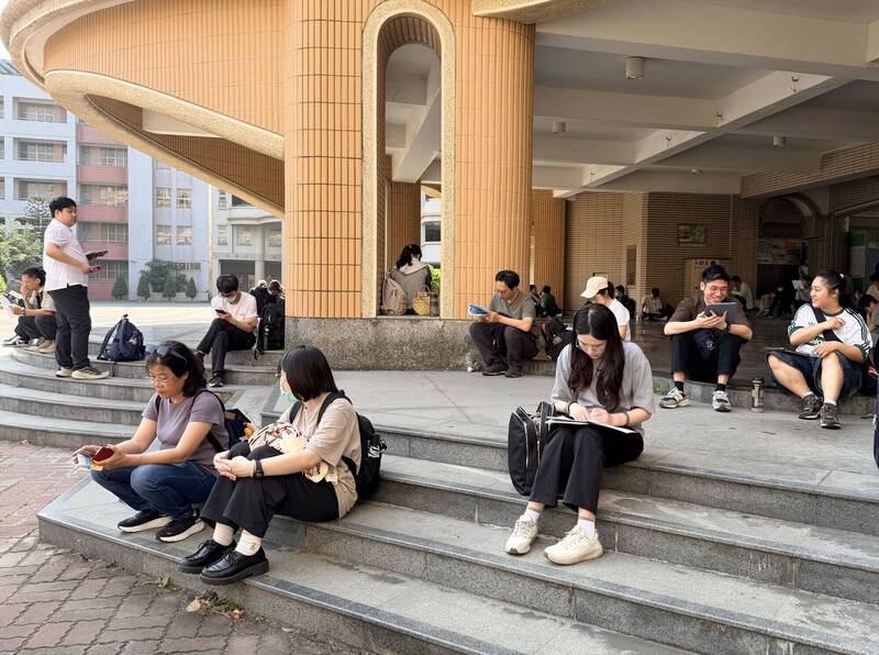 中山後醫公費生搶破頭:473人應考、錄取率6.34%揭示醫路窄門與跨域熱潮