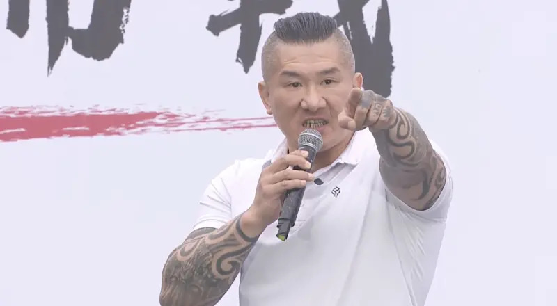 凱道怒吼:館長怒斥民進黨「獨裁野蠻」,號召在野團結為柯文哲討公道