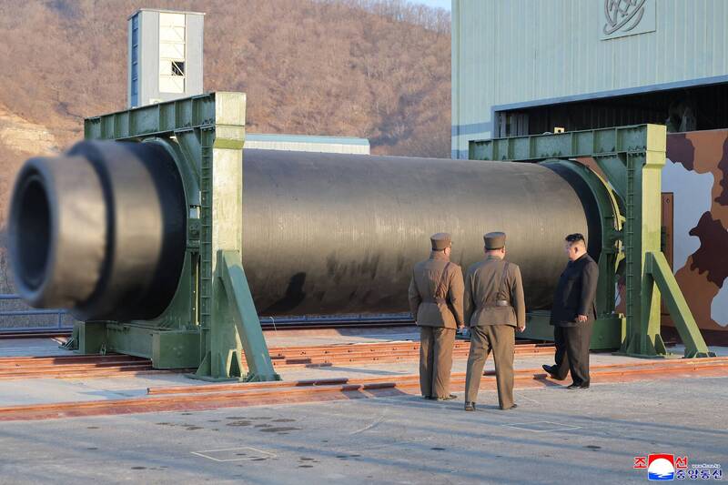 北韓新型固體燃料引擎「推力」大躍進:專家示警飛彈更難攔截,威脅直指美國本土!