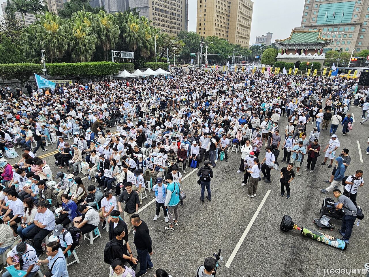 凱道怒吼:民眾黨集結抗「綠色獨裁」,為柯文哲判決誓討司法公道!