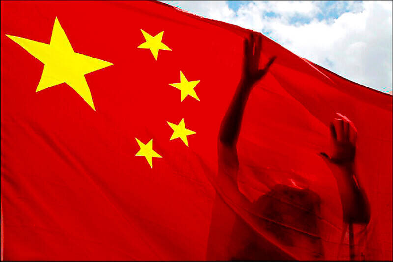 中共AI認知戰精準升級：台灣淪統戰實驗室，全球民主陷系統性侵蝕危機