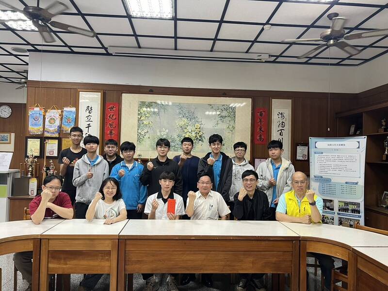 賀!東石高中技能競賽創空前佳績,雙金閃耀為百年校慶添光彩