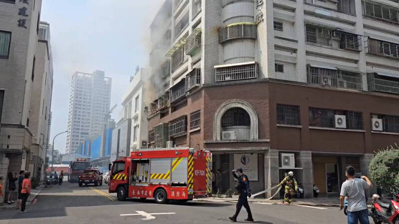 台南安平公寓驚傳爆炸聲火警 消防迅速撲滅35住戶平安疏散