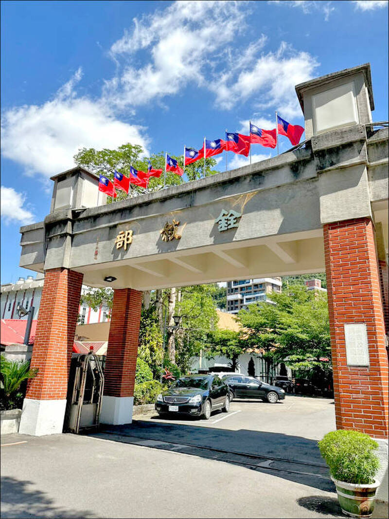 公務人員考績法大翻修:銓敘部新制「三等第」取消比例,強迫分配引爆公平爭議