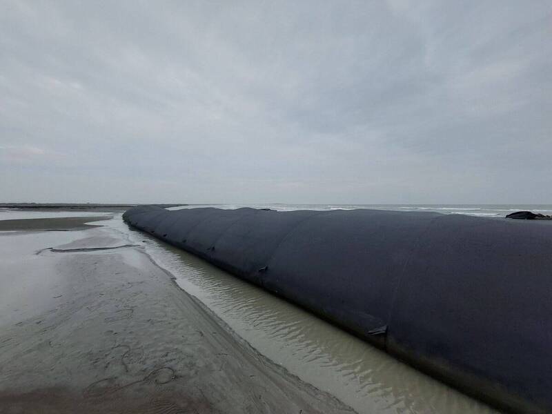 巨浪破防!台南七股沙洲斥資7800萬復建,築起海岸新韌性年底前完工