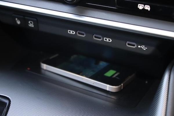 車內 USB Type-C 飆速 100W:筆電、平板秒回血,座艙升級行動電力中心