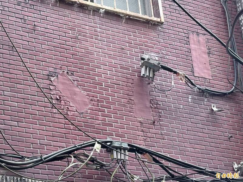 內湖安泰街老屋結構危機:水泥崩落砸床邊,市議員吳欣岱籲市府速助高風險建築