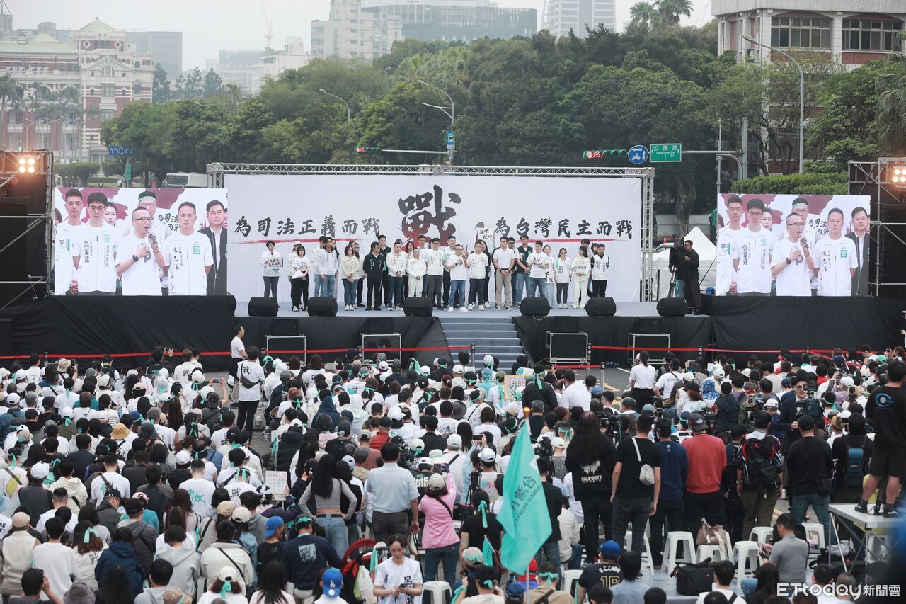 民眾黨凱道集會直播「灌水」疑雲:十分鐘暴增五萬人引發社群熱議