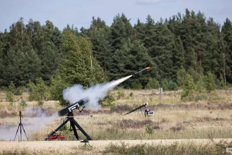 美軍防空新挑戰：百萬飛彈對付廉價無人機，低成本解方現身