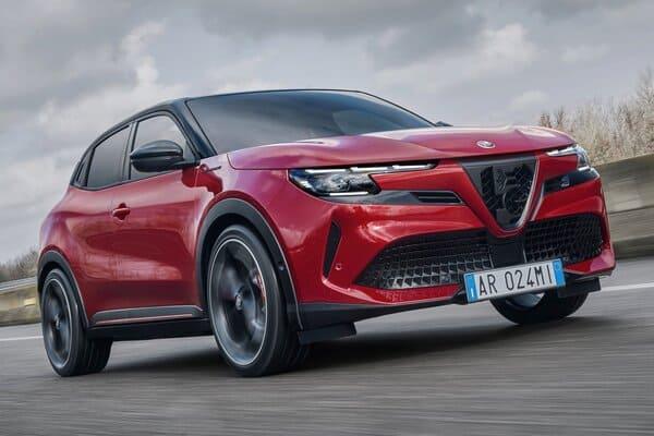 義式跑旅Alfa Romeo Junior抵臺延期!油電混動與純電雙版本規格搶先看