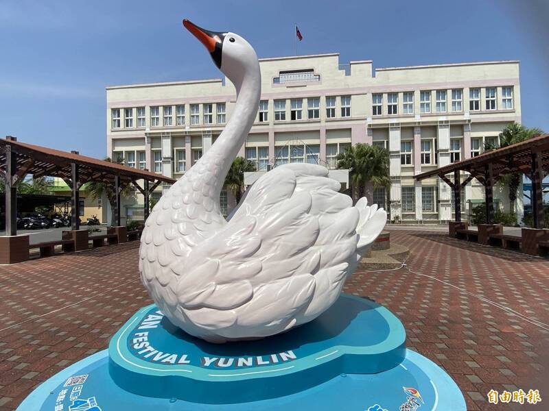 雲林天鵝湖嘉年華重磅登場！8米巨鵝震撼亮相 每日限量鵝肉美食免費嘗