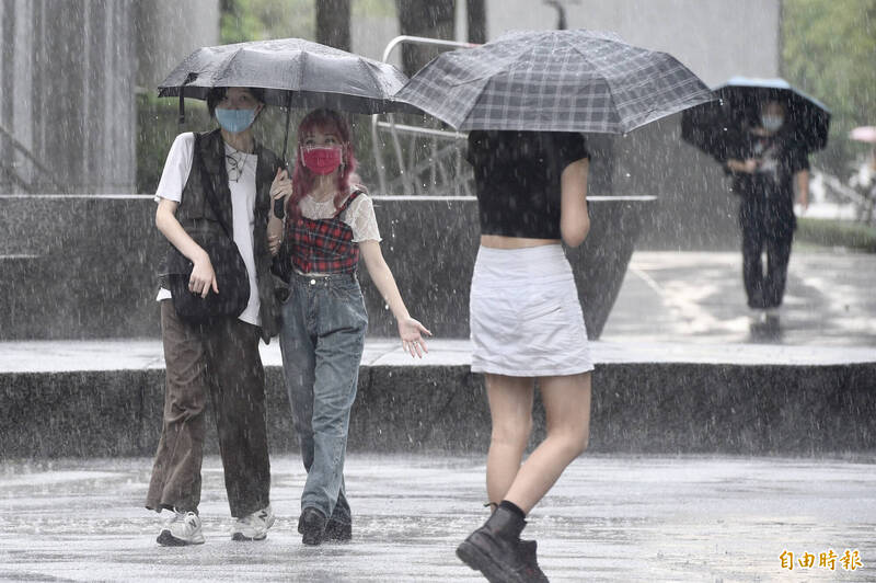 4/1鋒面報到！北台灣降溫17度 中部以北防雷雨強陣風