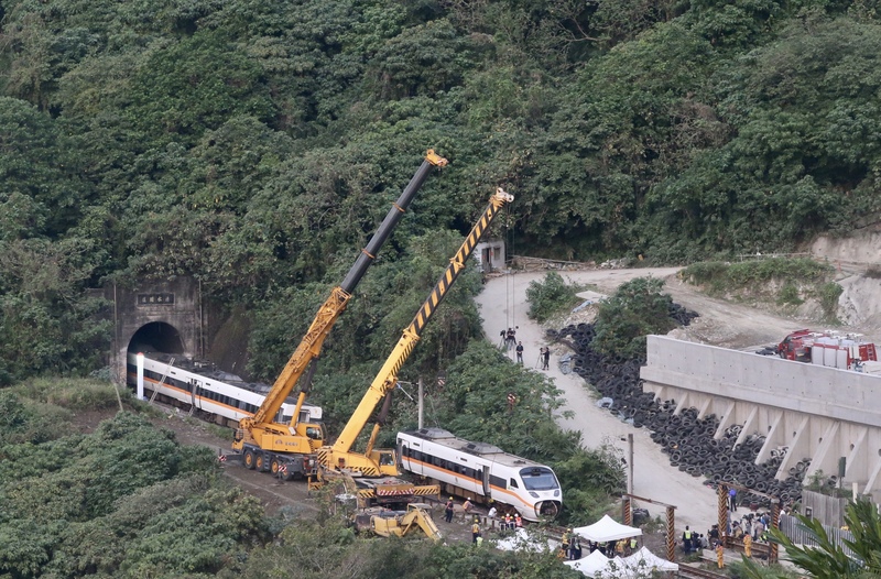 太魯閣號事故5週年 全臺列車同步鳴笛悼念49位罹難者
