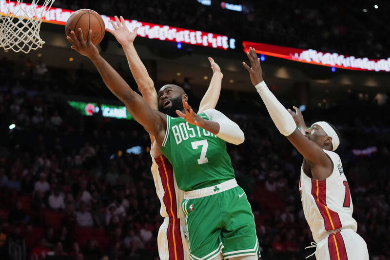 NBA破紀錄之夜！塞爾提克首節狂轟53分 布朗43分領軍痛宰熱火