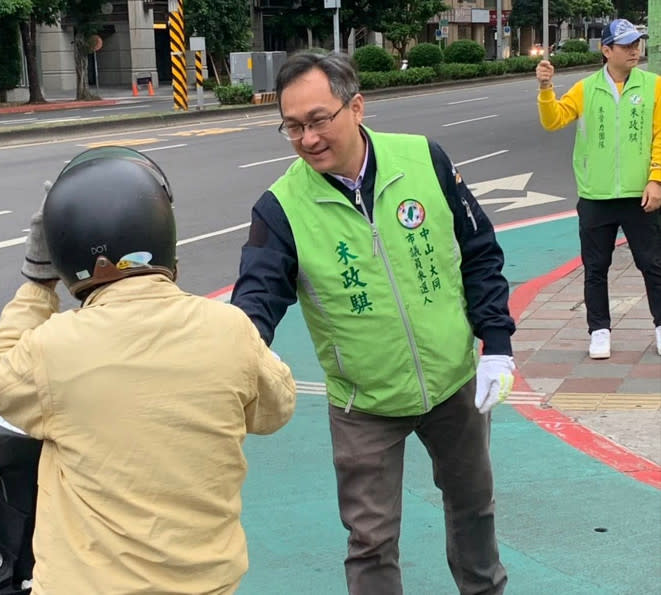 前立委助理朱政騏涉共諜案遭起訴 民進黨北市黨部火速開鍘除名