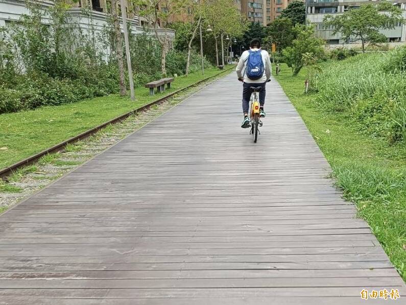桃林自行車道木棧道頻損傷 3.2公里將改硬鋪面年底完工