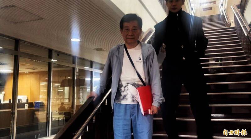 畢書盡父親涉逃稅案出庭 語言障礙陷爭執 法官當庭勘驗29分鐘錄影