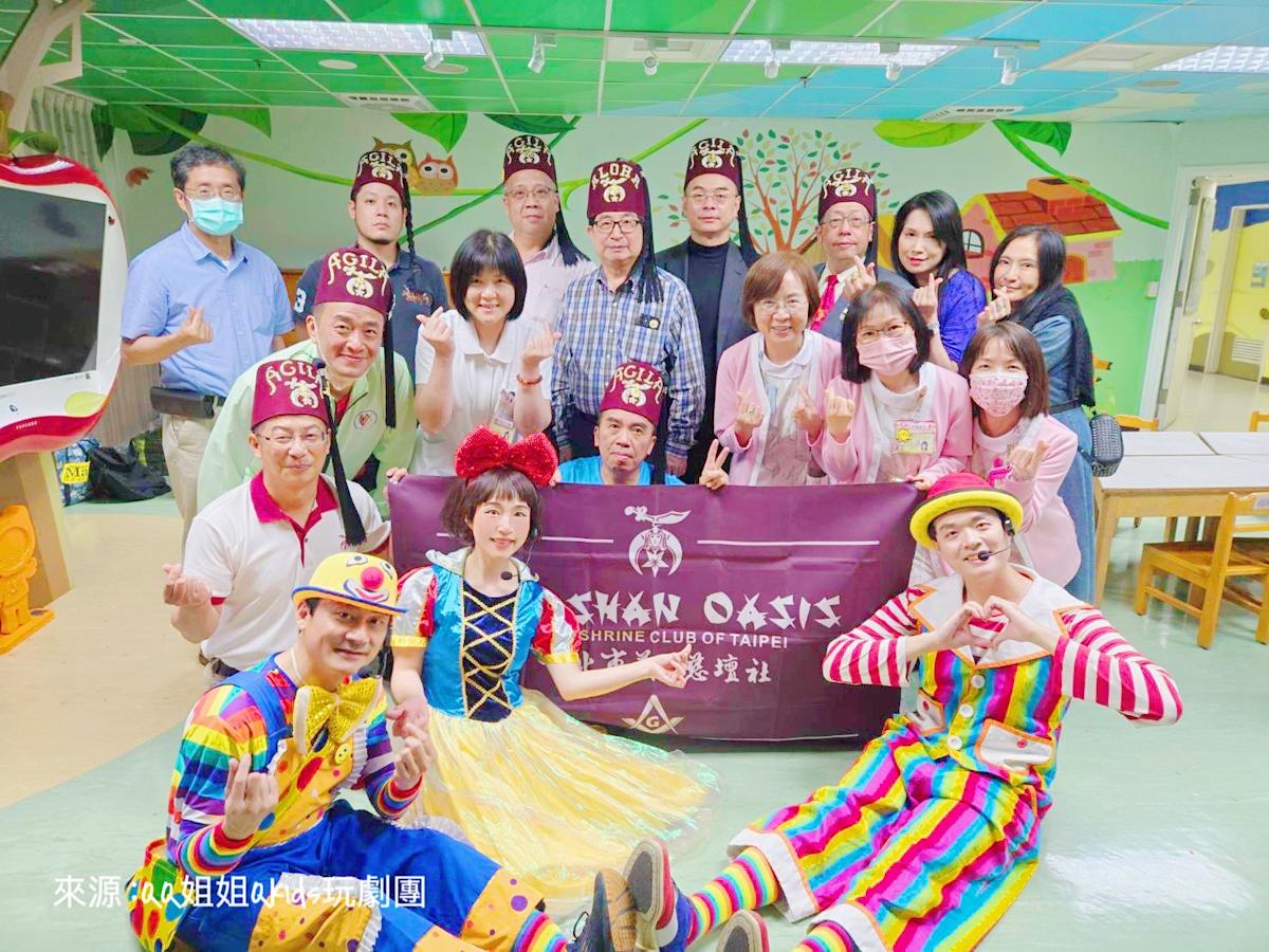 兒童節暖心行動！QQ姐姐劇團前進北榮 用魔法表演點亮病童笑容