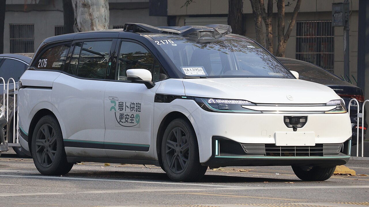 百度自駕車武漢大當機!數百輛「蘿蔔快跑」癱瘓高架道路 乘客受困2小時